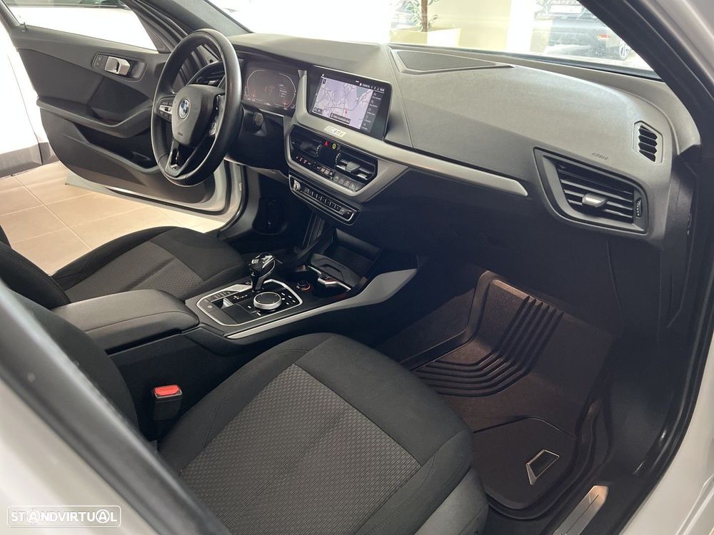 BMW 118 i Aut. Advantage - 12