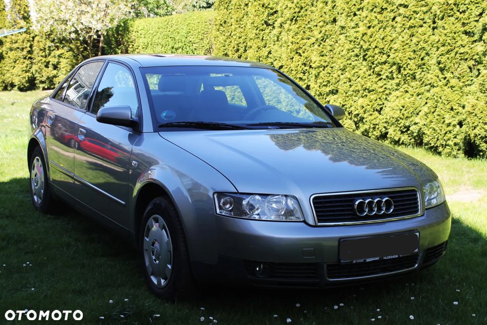 Audi A4 Limousine - 1
