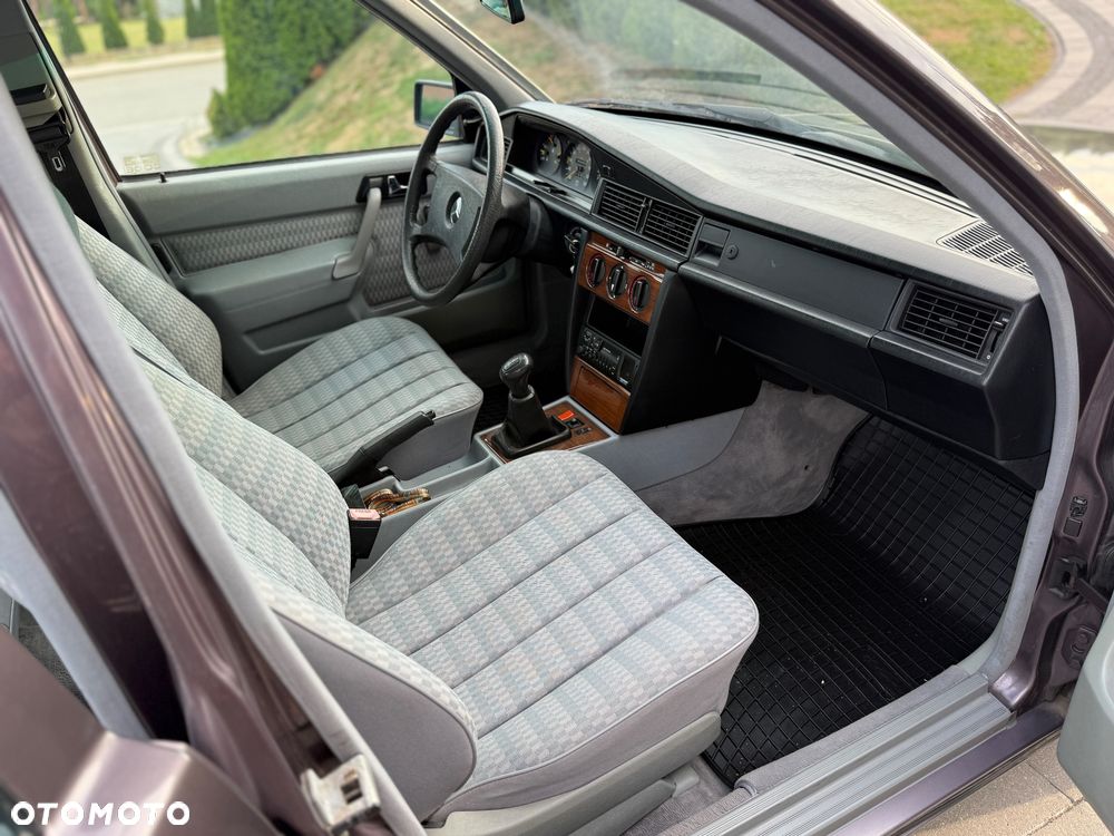 Mercedes-Benz W201 (190) - 17