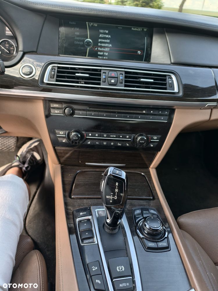 BMW Seria 7 740d xDrive - 22
