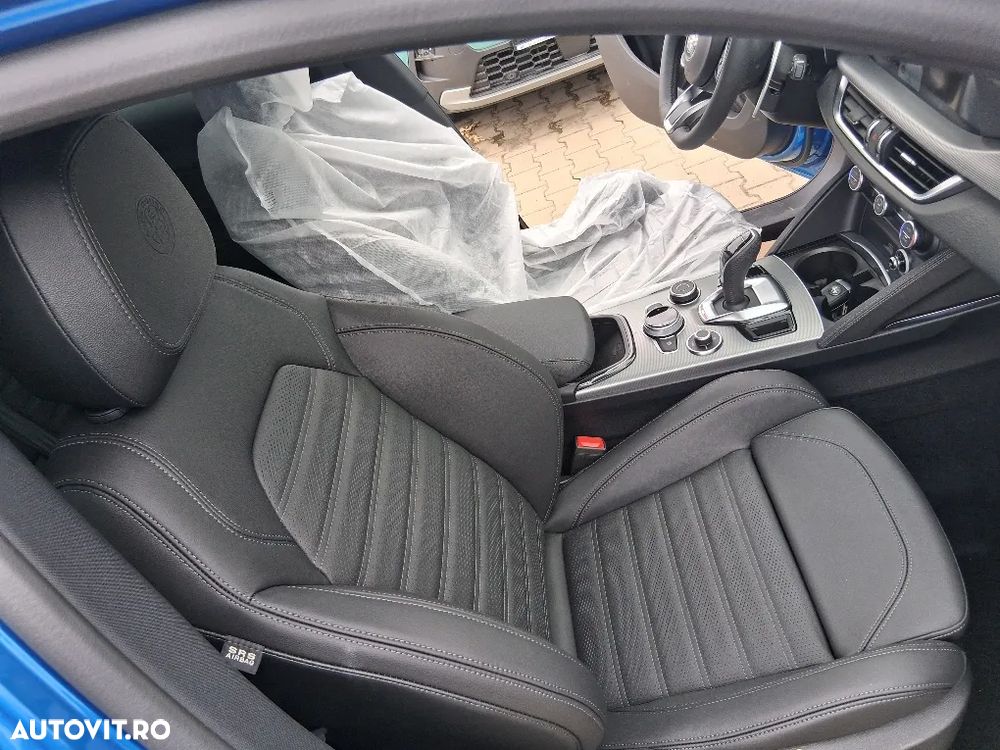 Alfa Romeo Stelvio 2.0 Turbo 16V AT8-Q4 Veloce - 10