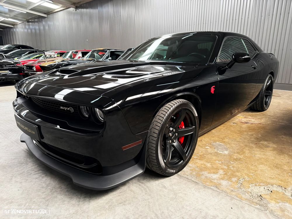 Dodge Challenger Auto SRT Hellcat - 2