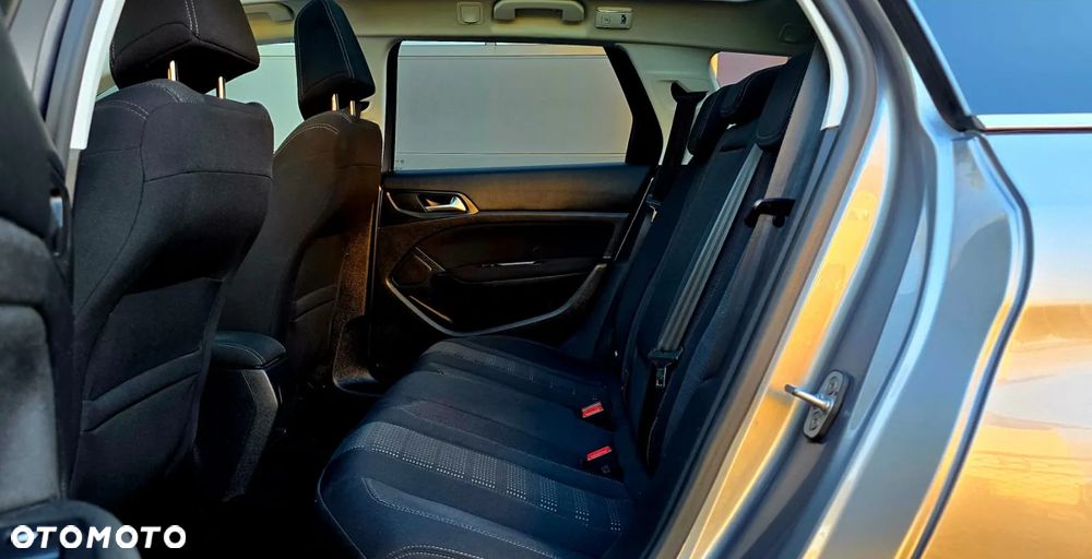 Peugeot 308 SW BlueHDi 120 Stop & Start Niveau 2 Business-Line - 19