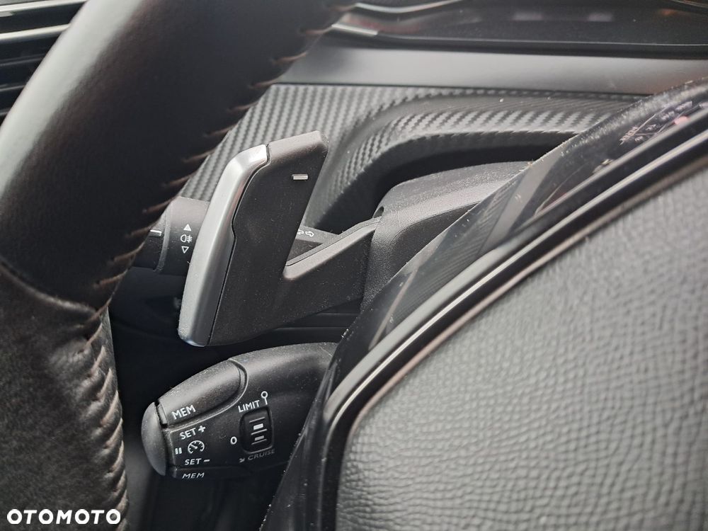 Peugeot 208 PureTech 100 Allure - 17