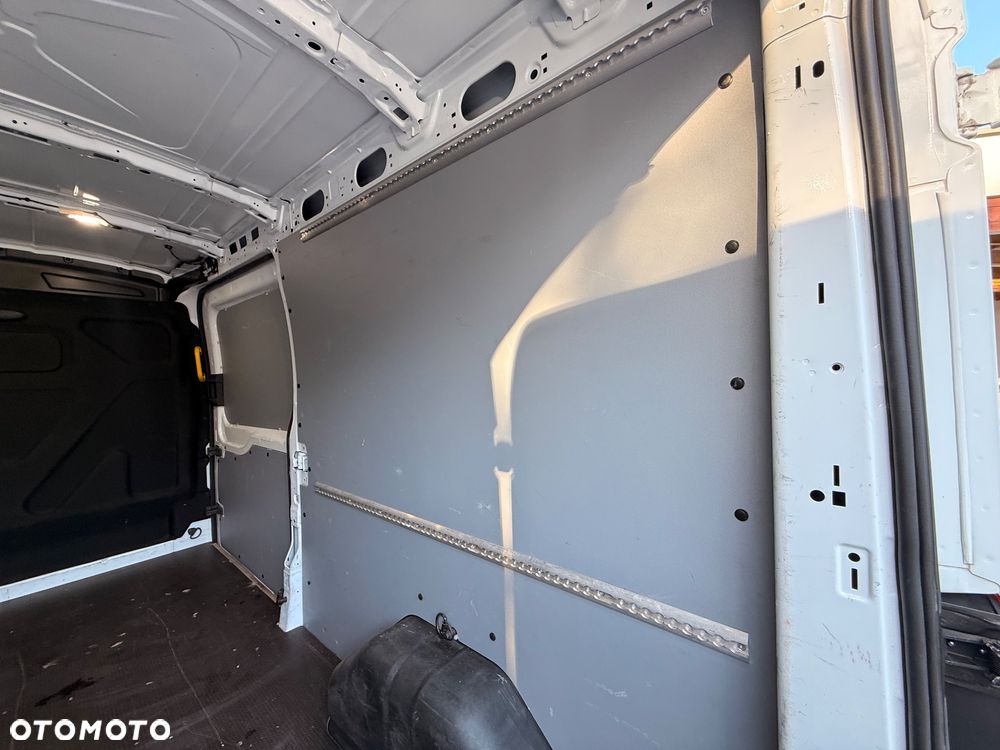 Ford Transit - 20