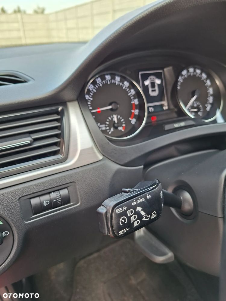 Skoda RAPID - 12