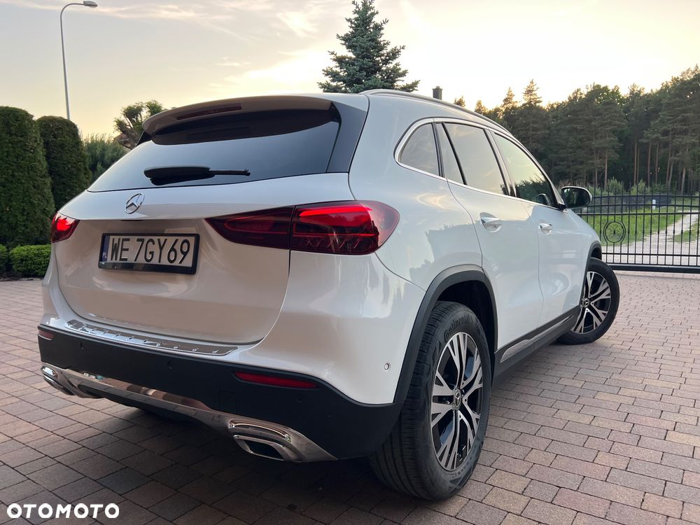 Mercedes-Benz GLA 220 d 4Matic 8G-DCT - 12