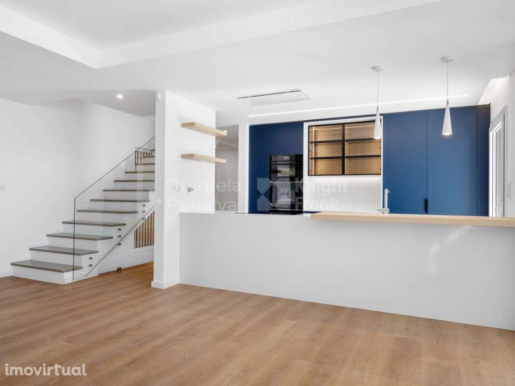 Moradia T4+1 com estacionamento e terraços - Grande imagem: 4/45