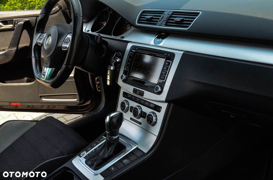 Volkswagen Passat Variant 2.0 TDI DSG BlueMotion Technology R-Line - 30