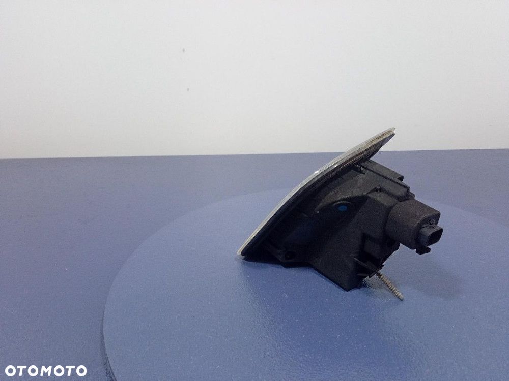 BMW IX I20 LAMPA TYŁ PRAWA TYLNA WEWNĘTRZNA 7953792 - 3