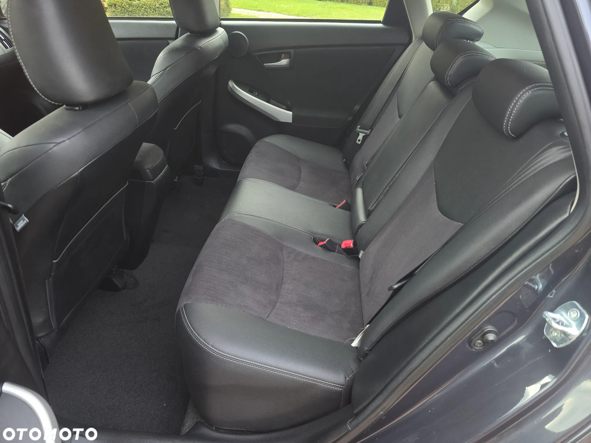 Toyota Prius 1.8 HSD Prestige - 26