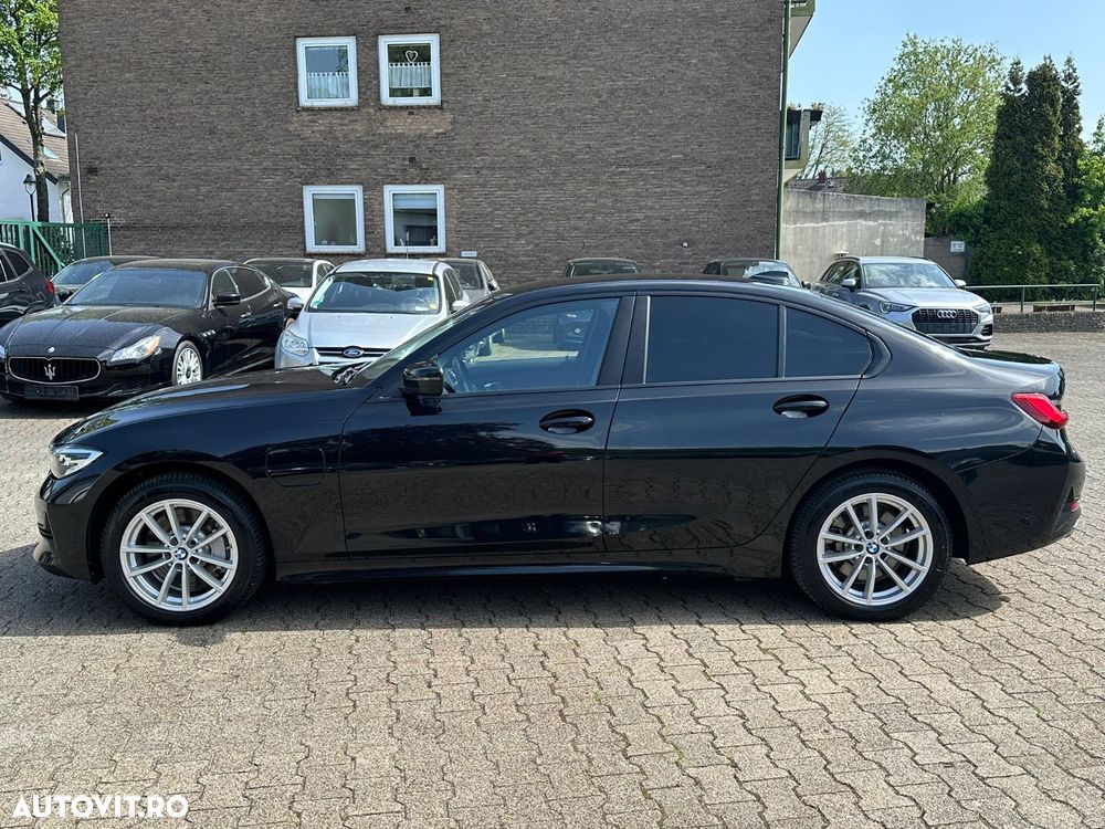 BMW Seria 3 330e Aut. Sport Line - 11