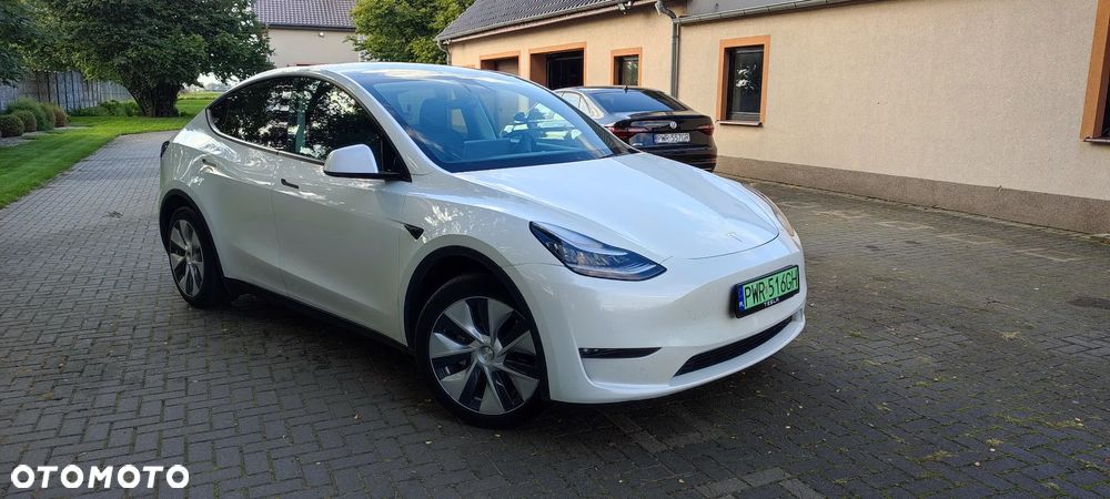 Tesla Model Y Long Range Dual Motor AWD - 1