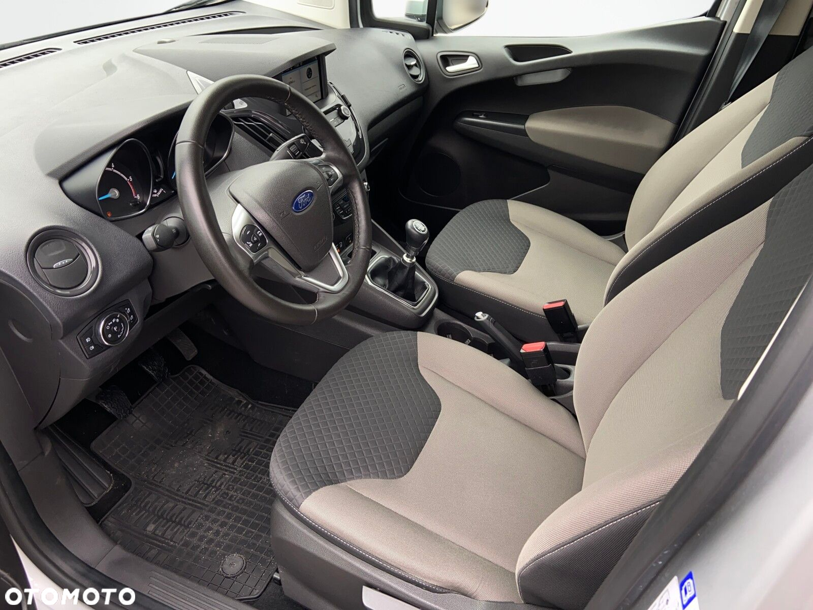 Ford Tourneo Courier 1.5 TDCi Titanium - 10