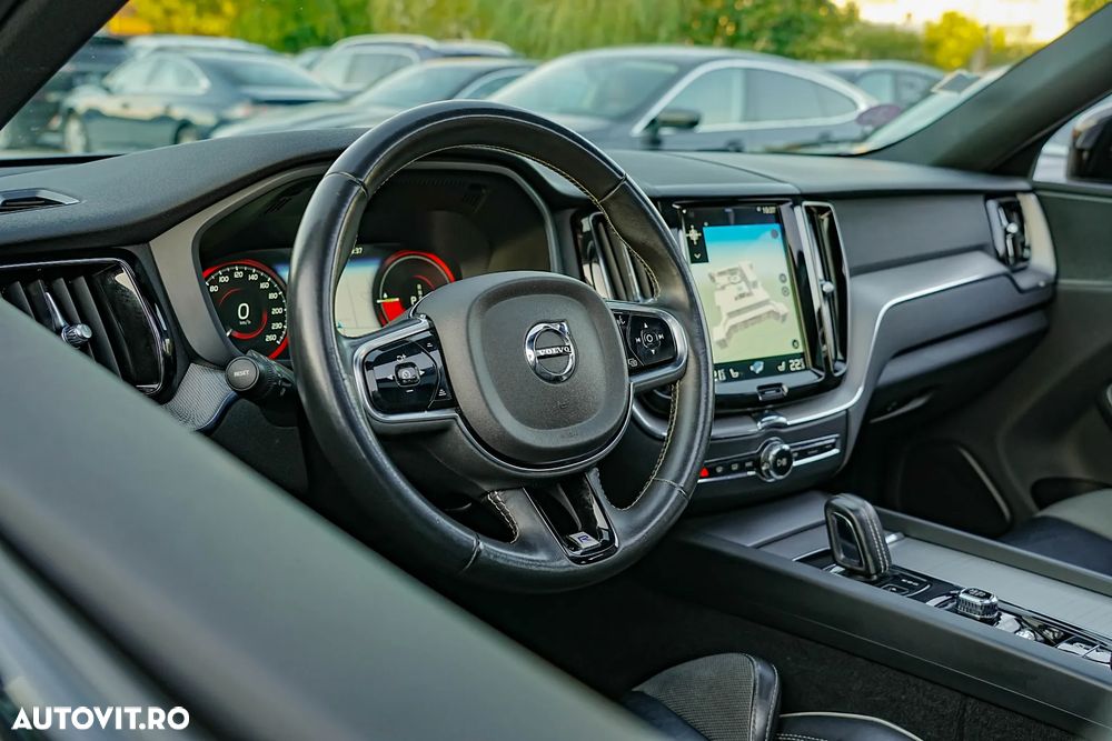 Volvo XC 60 Recharge T8 Twin Engine eAWD R-Design - 27