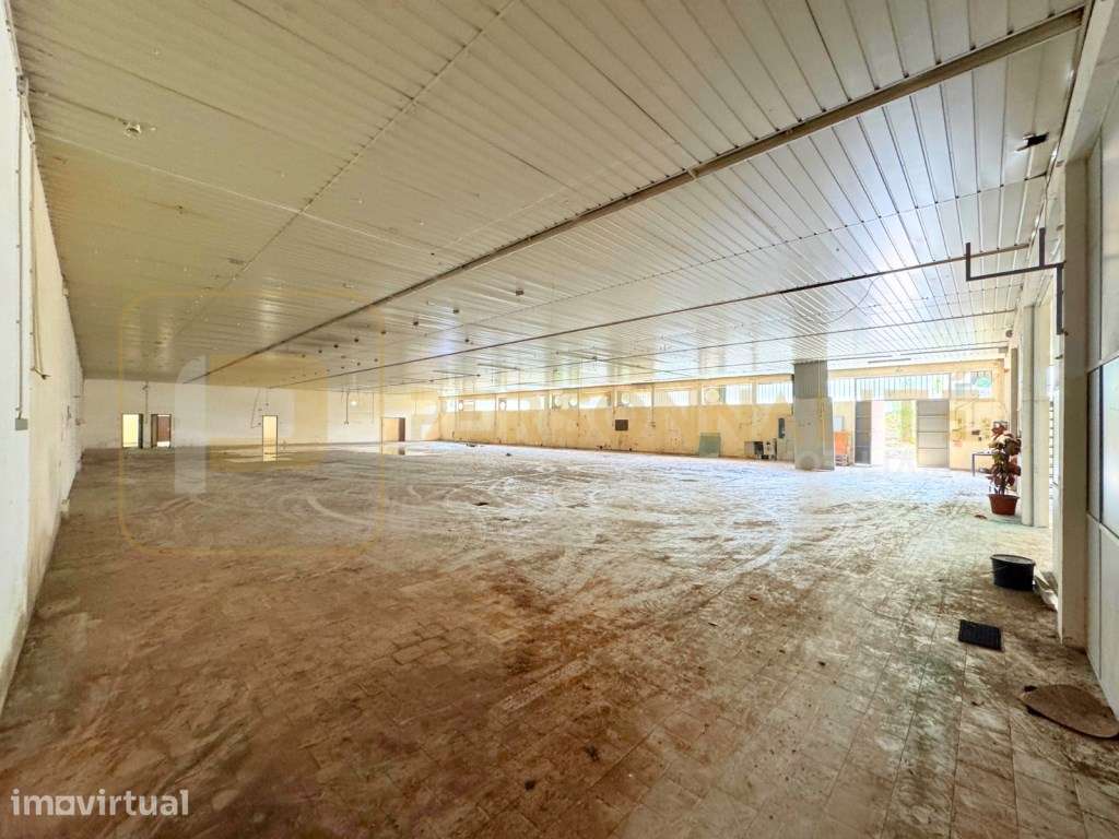Armazém Industrial + 1000m2 área exterior - Grande imagem: 5/10