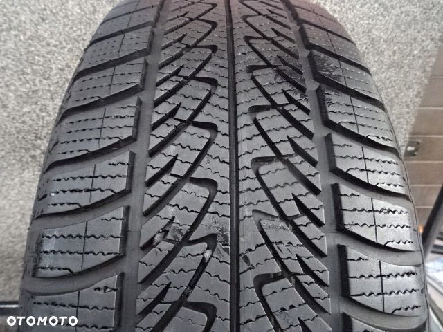 255/60/R18 1041H Goodyear UltraGrip 8 Performance