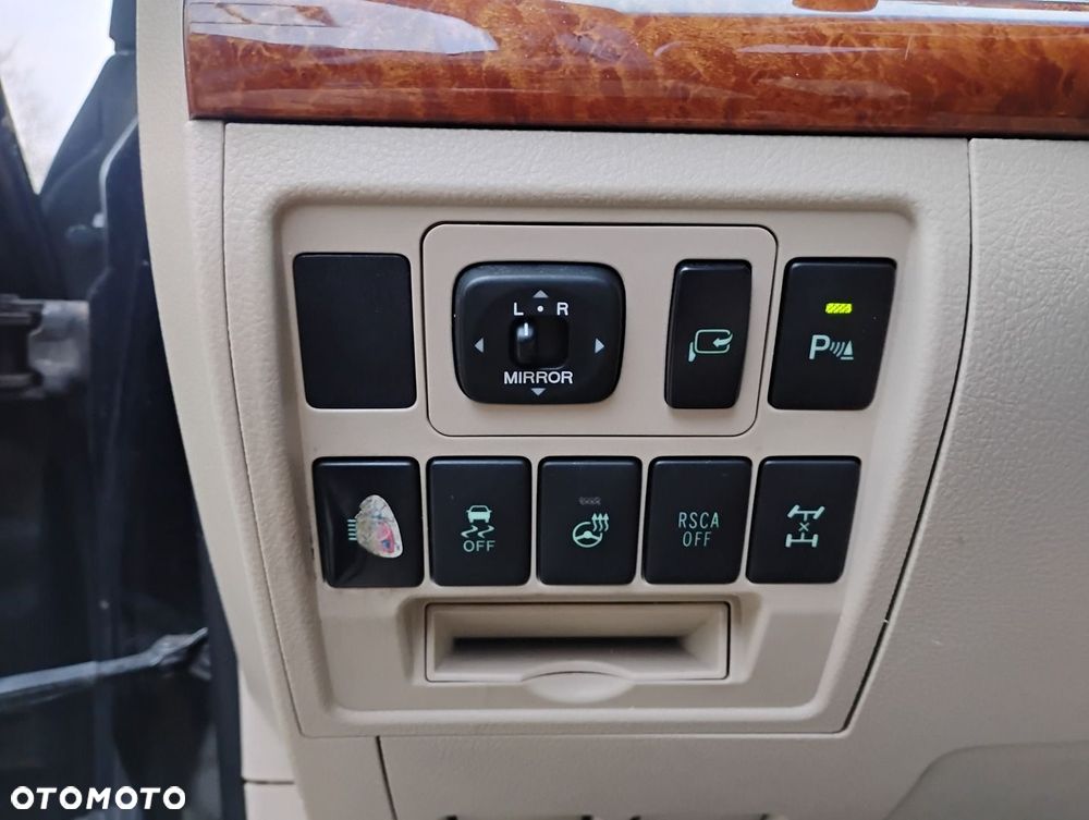 Toyota Land Cruiser - 24