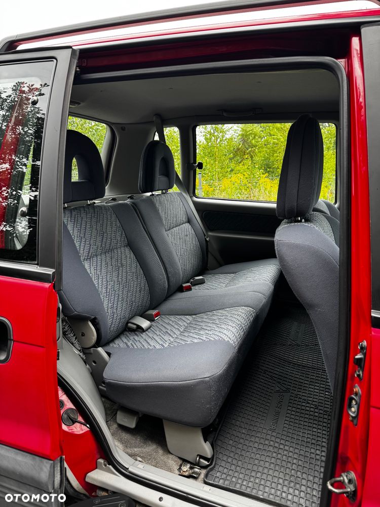 Mitsubishi Space Runner 1800 City - 12