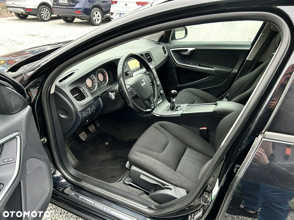 Volvo V60 D2 Momentum - 9