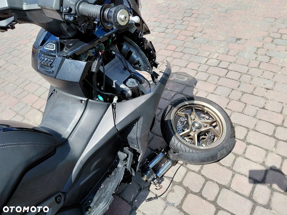 Kymco CV3 - 11
