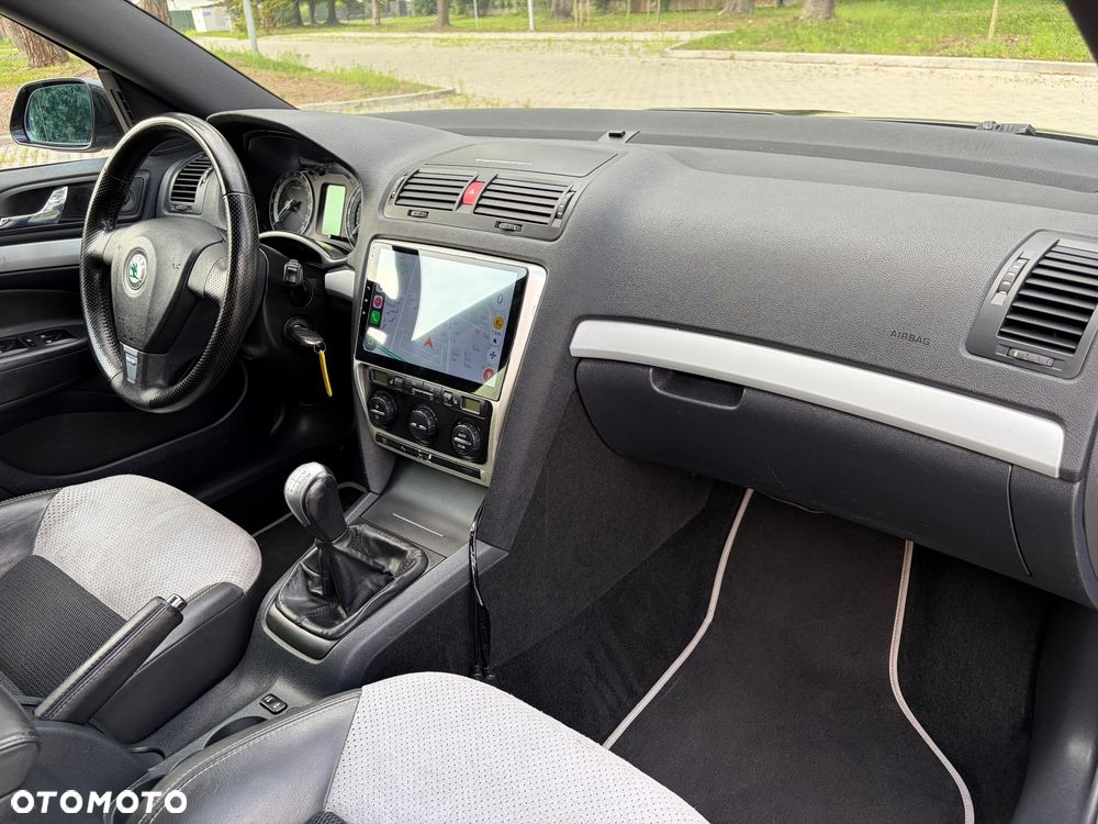 Skoda Octavia 2.0 TDI CR DPF RS - 21