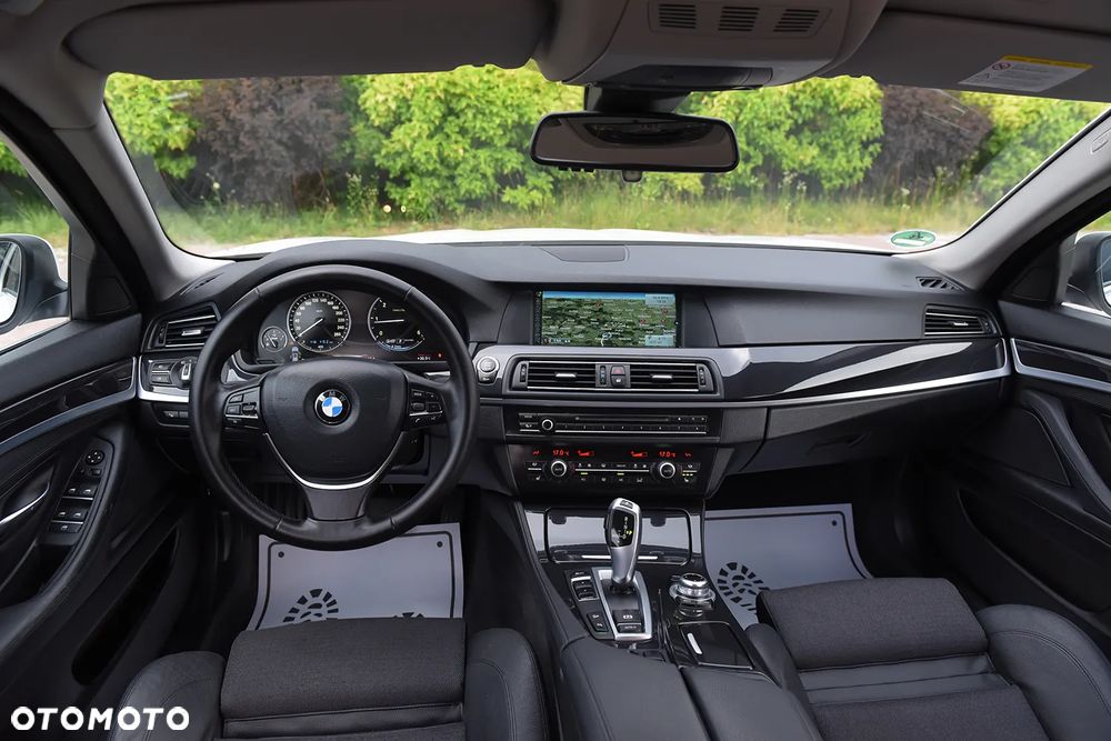 BMW Seria 5 525d xDrive Sport-Aut - 31
