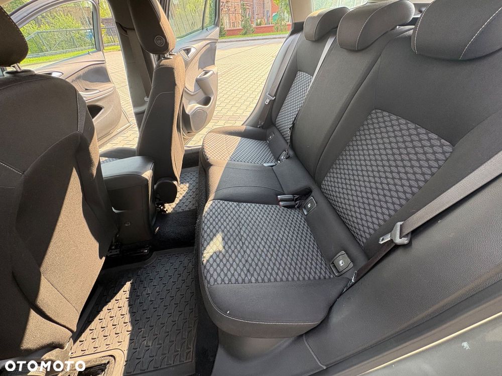 Opel Astra 1.6 CDTI Enjoy S&S - 9