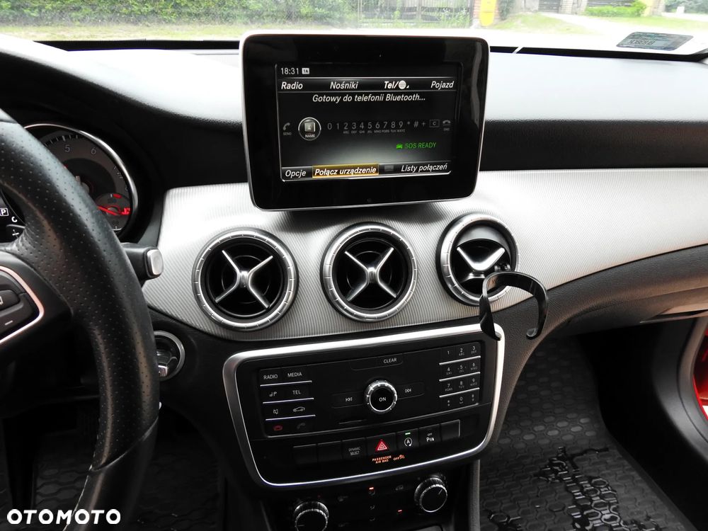 Mercedes-Benz CLA 180 7G-DCT - 17