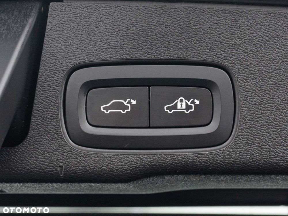 Volvo XC 60 B4 B Plus Dark - 29
