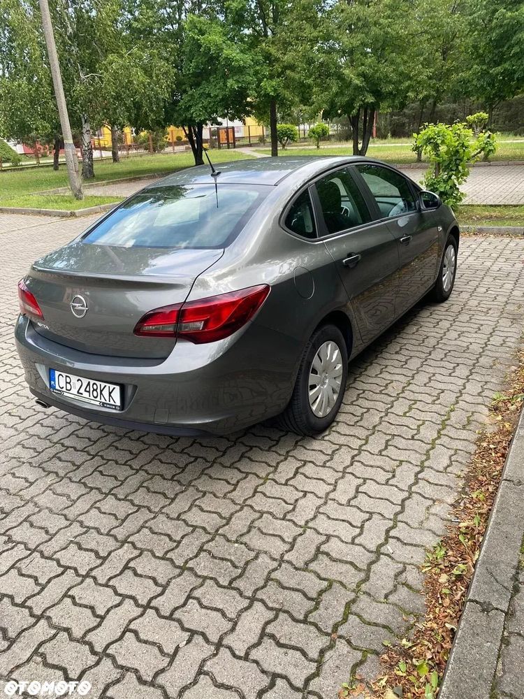 Opel Astra IV 1.4 T EU6 - 1