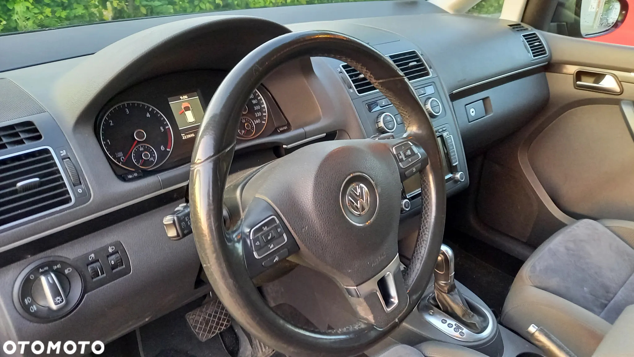 Volkswagen Touran 2.0 TDI DPF BlueMotion Technology DSG Highline - 15