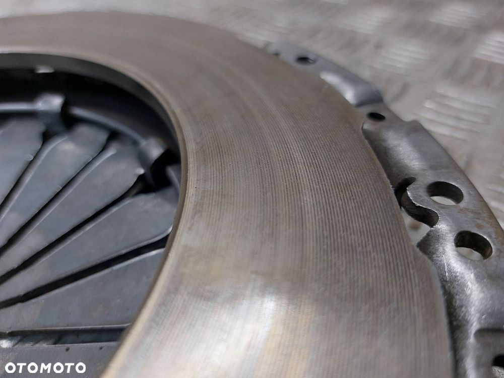 SPRZĘGŁO TARCZA + DOCISK + ŁOŻYSKO OPOROWE HYUNDAI I30 I 1.6 CRDI - 3