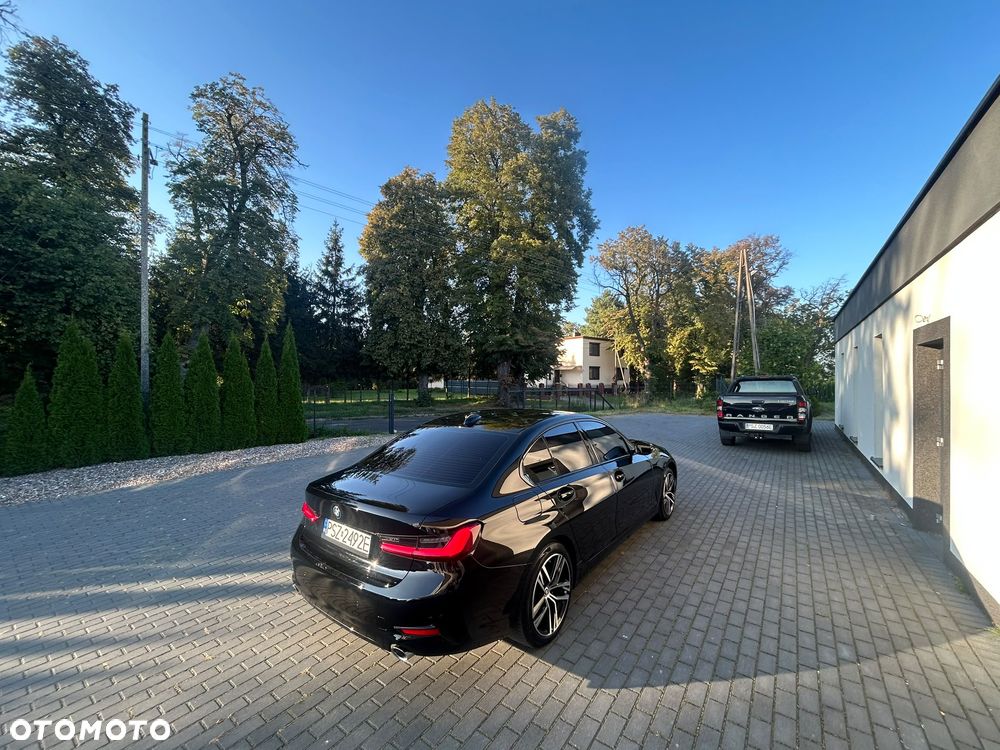 BMW Seria 3 330i M Sport - 17