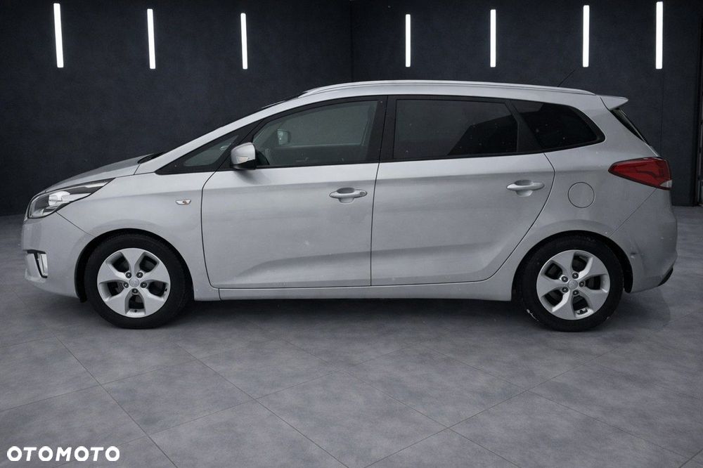 Kia Carens - 5