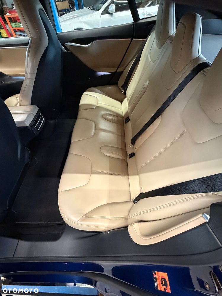 Tesla Model S 90D Allradantrieb - 12