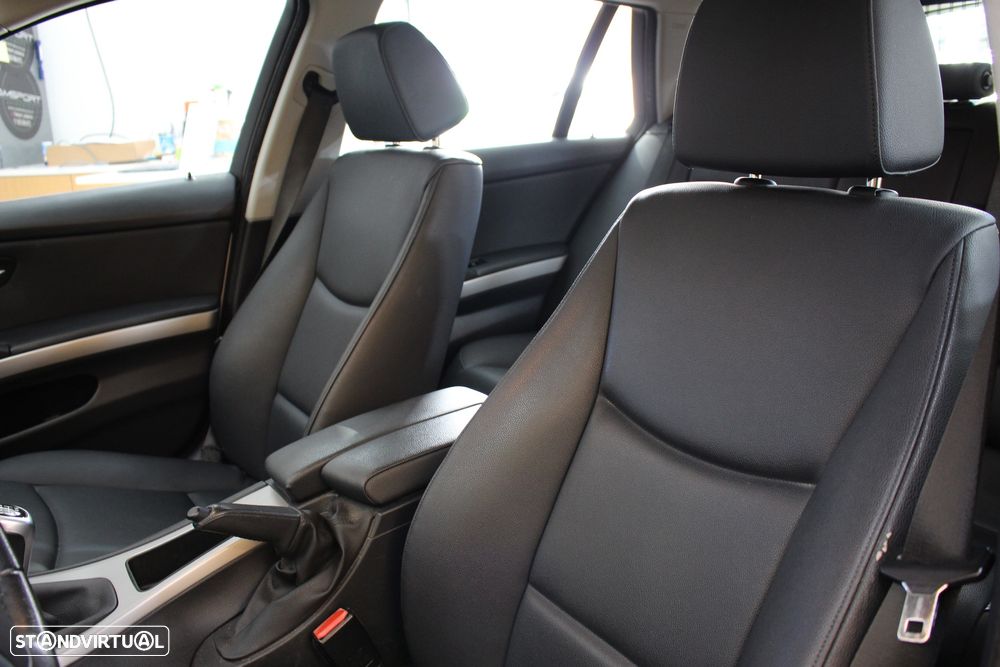 BMW 320 d Dynamic - 29