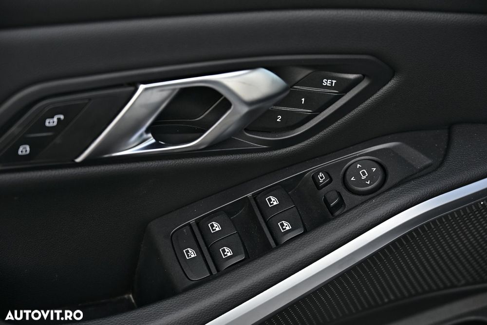 BMW Seria 3 330i xDrive AT - 25