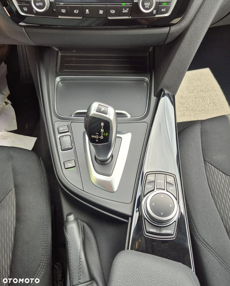 BMW Seria 3 320i GPF Advantage - 25