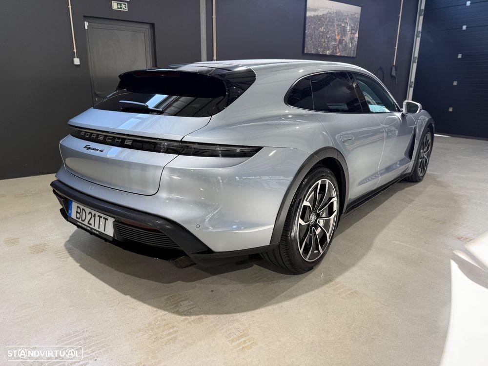 Porsche Taycan Cross Turismo 4 - 11