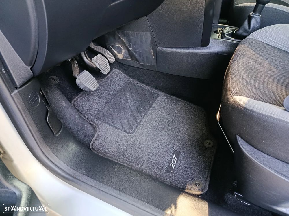 Peugeot 207 1.4 HDi Premium - 6