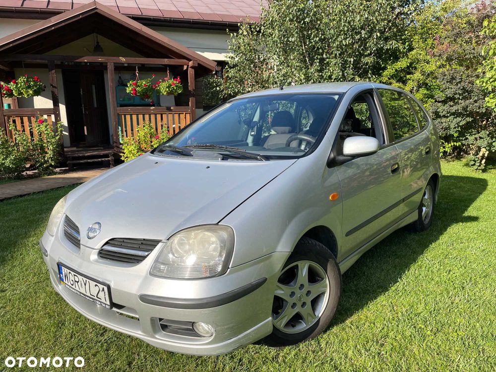 Nissan Almera Tino - 1