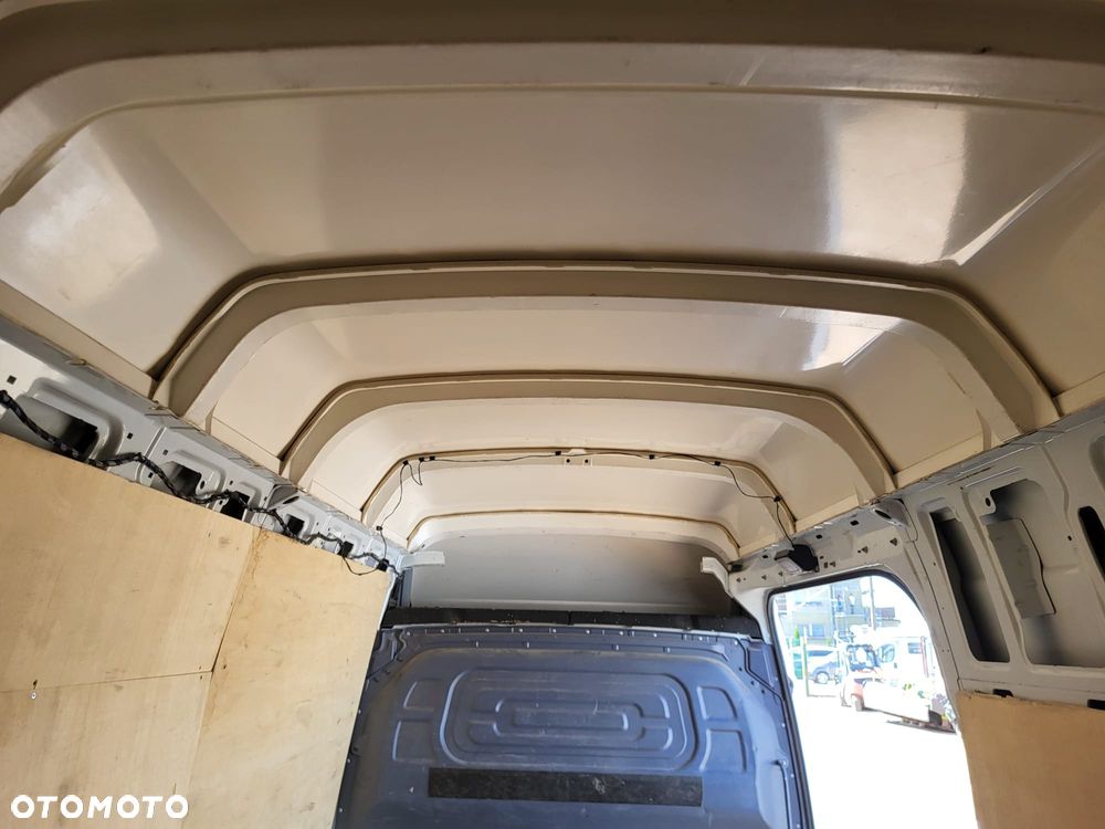 Mercedes-Benz Sprinter - 12