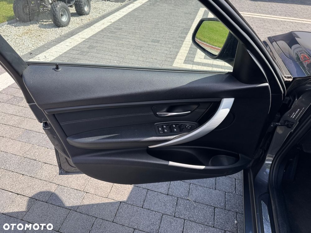 BMW Seria 3 318d Blue Performance Luxury Line - 19