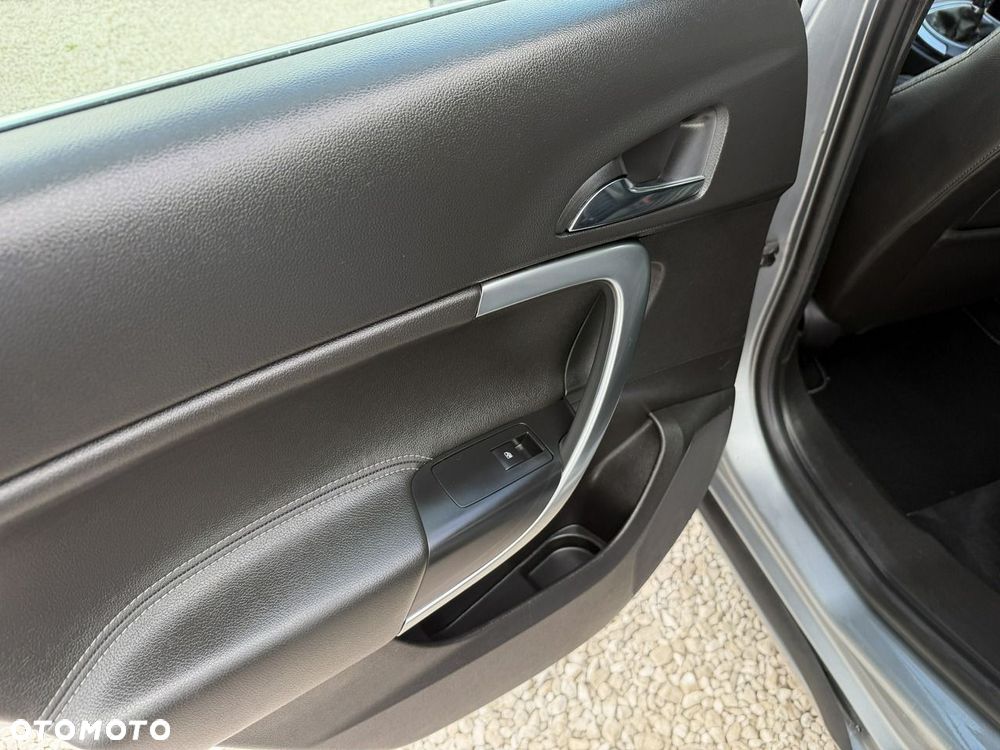 Opel Insignia - 23