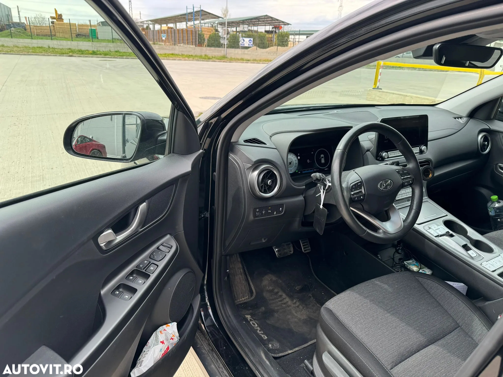 Hyundai KONA - 12