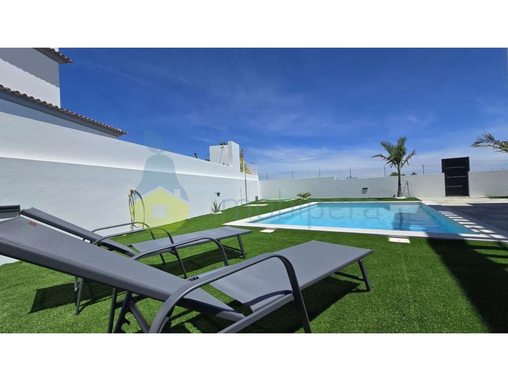 MORADIA T2+1 COM PISCINA PARA VENDA EM ARMAÇÃO DE PÊRA - NOVA CONST... - Grande imagem: 5/30