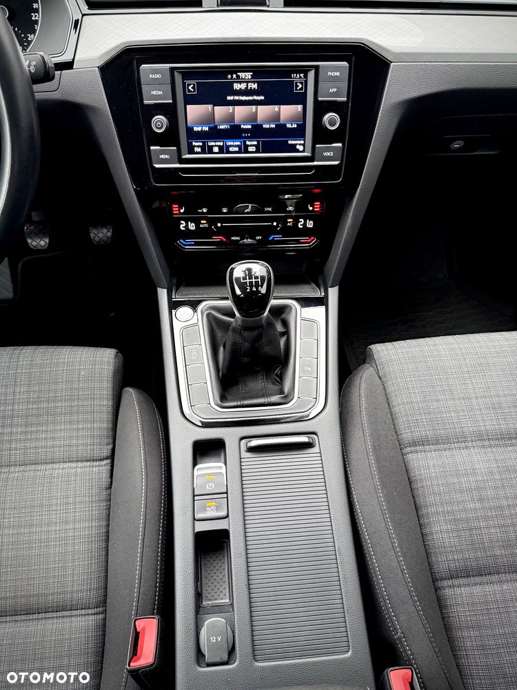 Volkswagen Passat 1.5 TSI EVO Business - 13