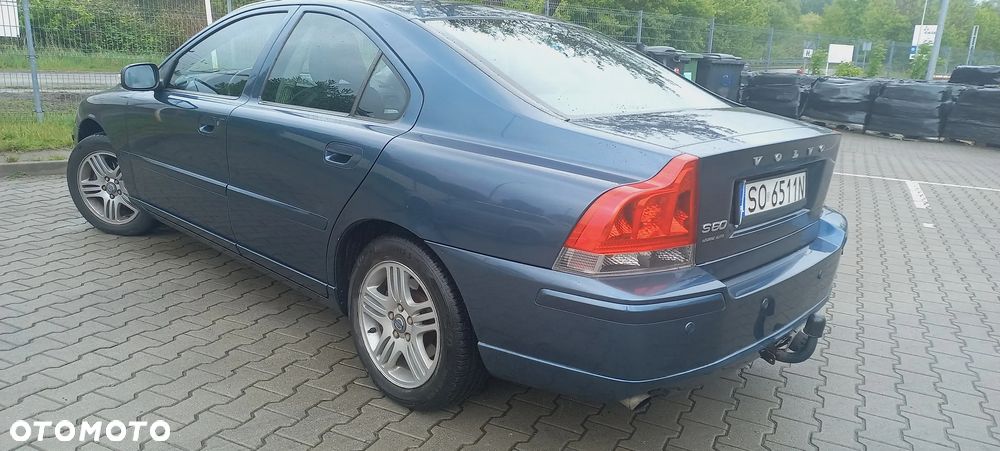Volvo S60 2.4D Momentum - 4