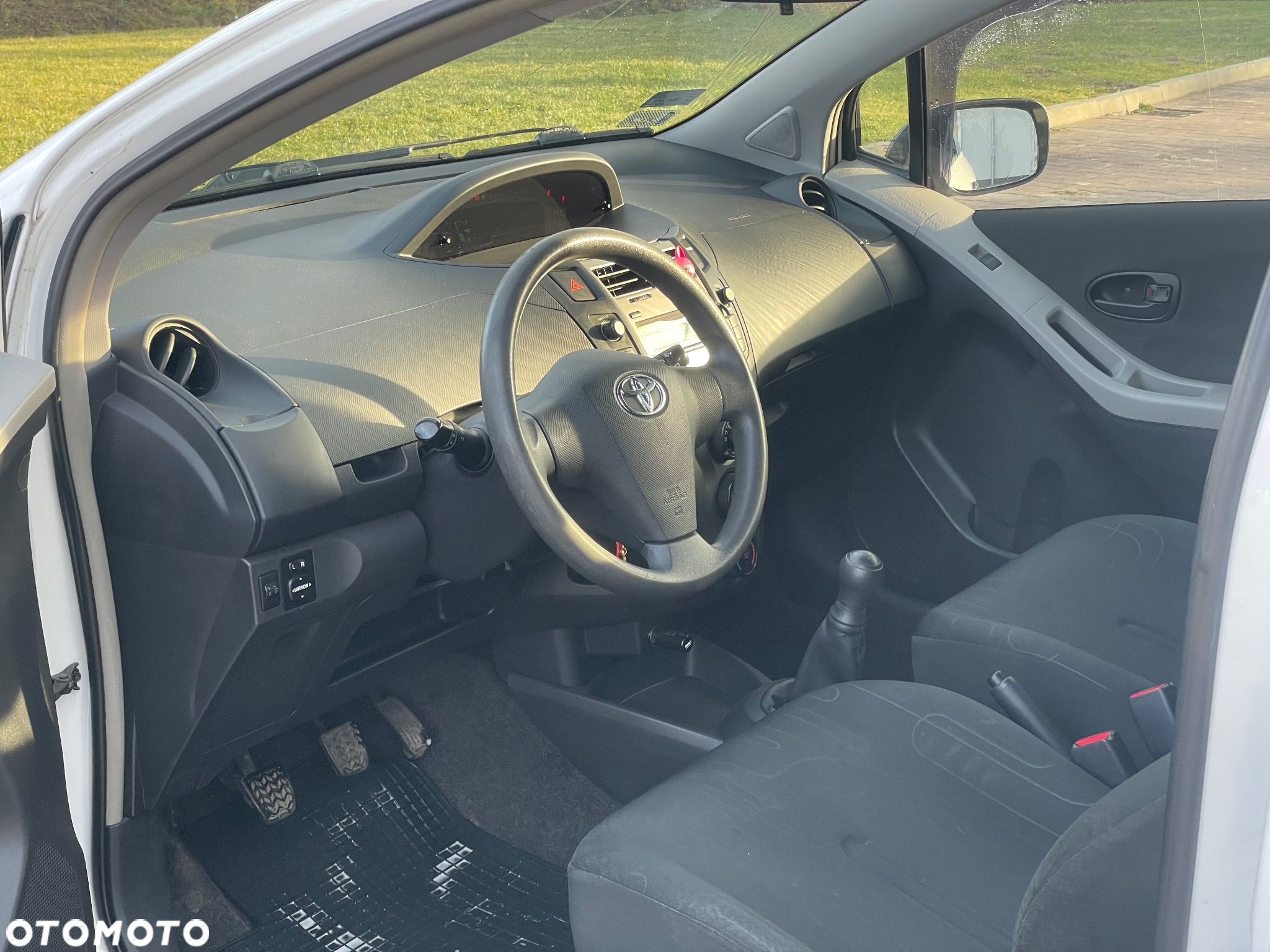 Toyota Yaris 1.0 Entry EU5 - 8